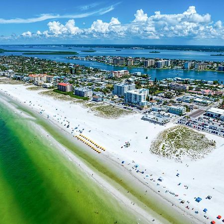 Camelot Beach Suites クリアウォーター・ビーチ エクステリア 写真