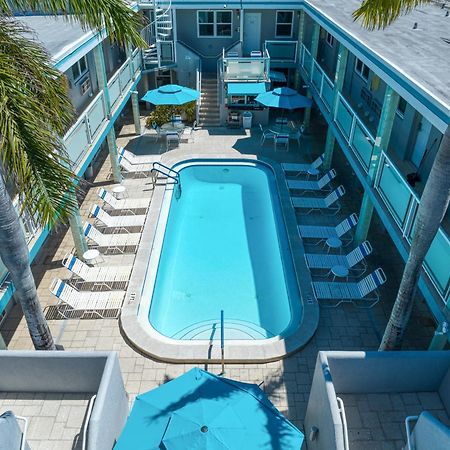 Camelot Beach Suites クリアウォーター・ビーチ エクステリア 写真