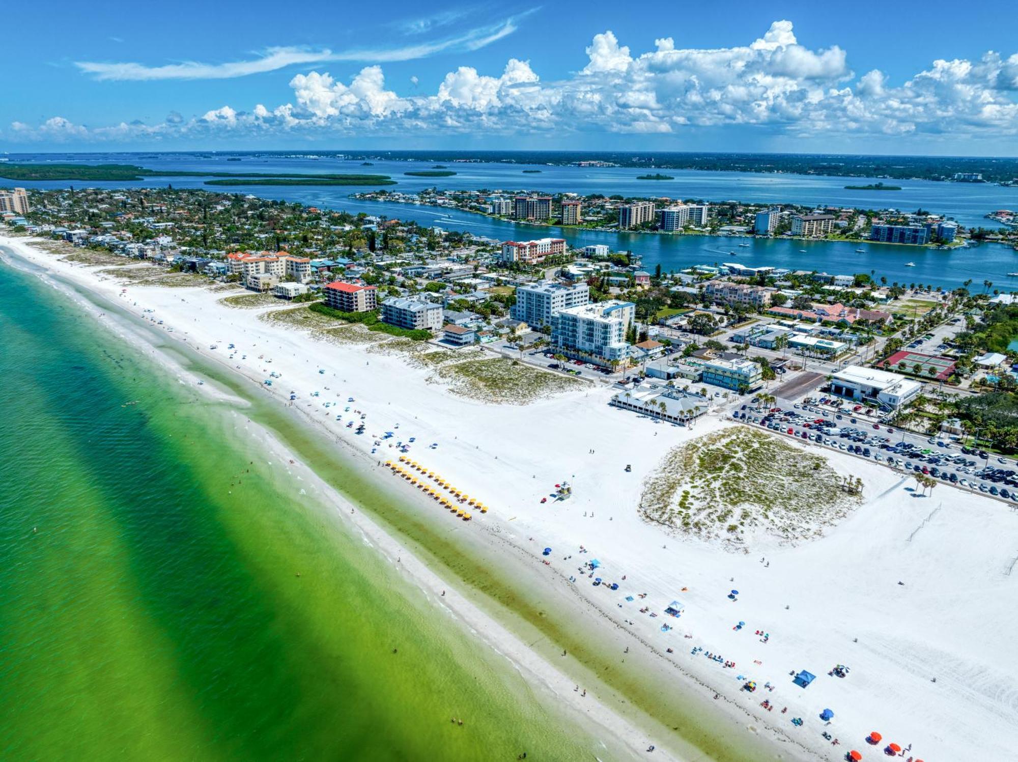 Camelot Beach Suites クリアウォーター・ビーチ エクステリア 写真