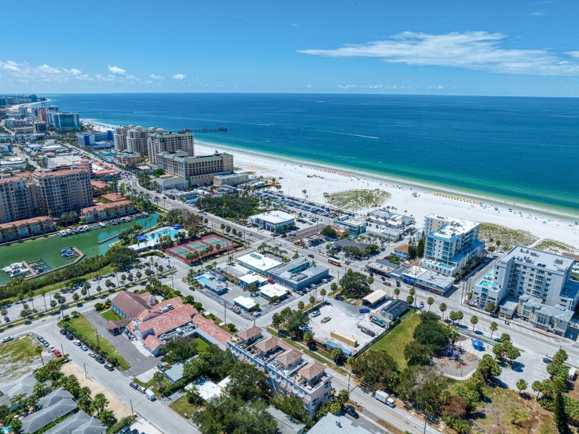 Camelot Beach Suites クリアウォーター・ビーチ エクステリア 写真
