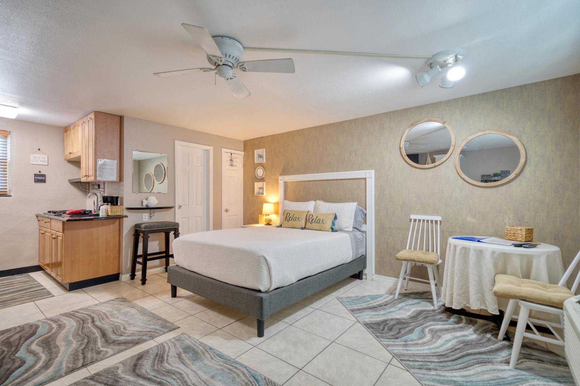 Camelot Beach Suites クリアウォーター・ビーチ エクステリア 写真