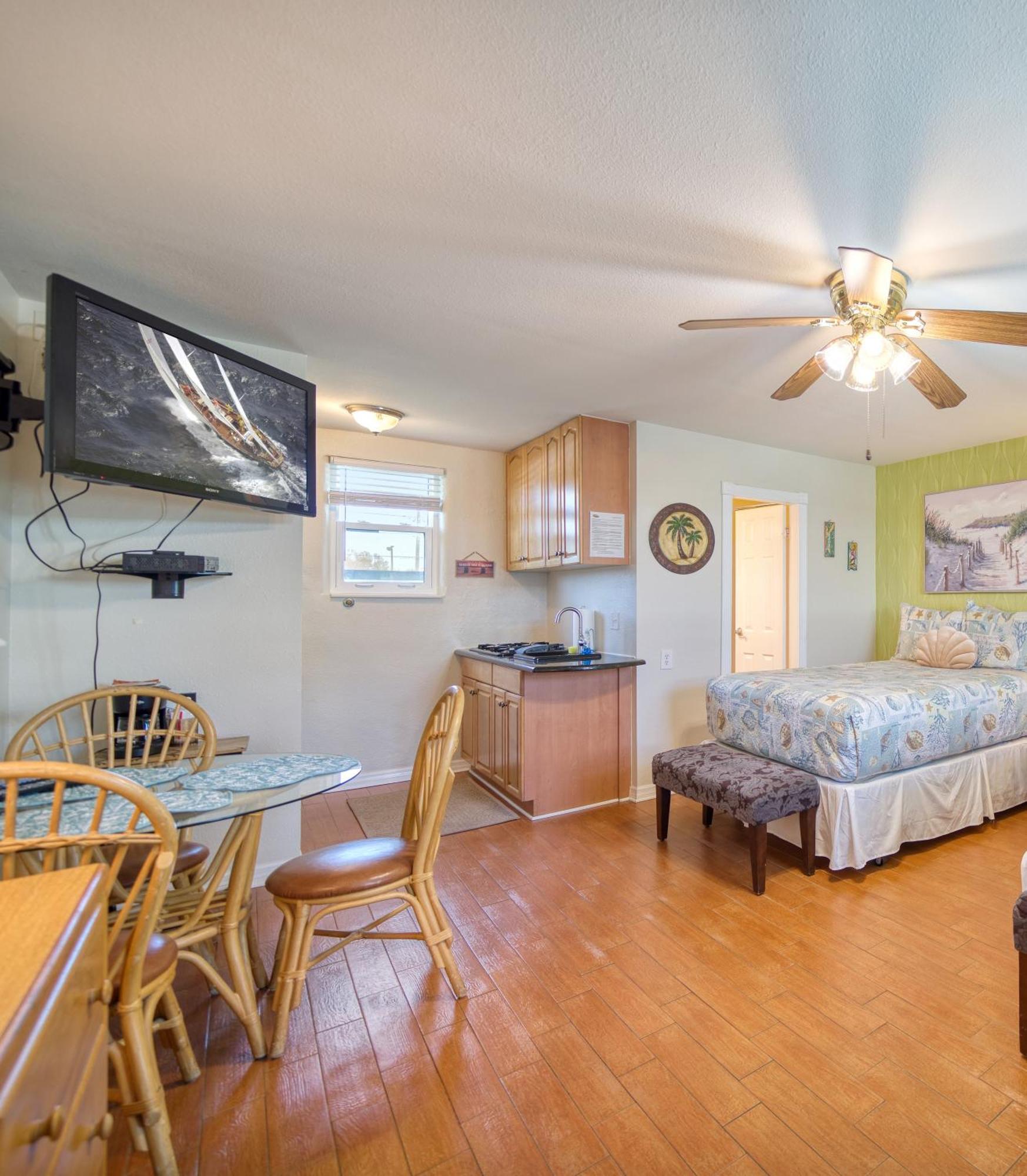 Camelot Beach Suites クリアウォーター・ビーチ エクステリア 写真