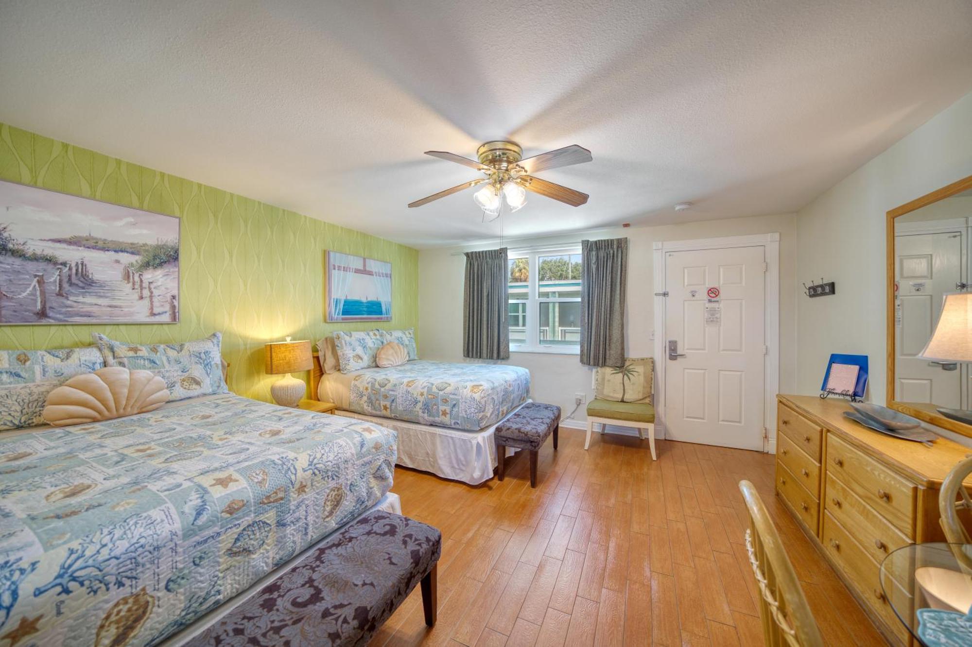 Camelot Beach Suites クリアウォーター・ビーチ エクステリア 写真