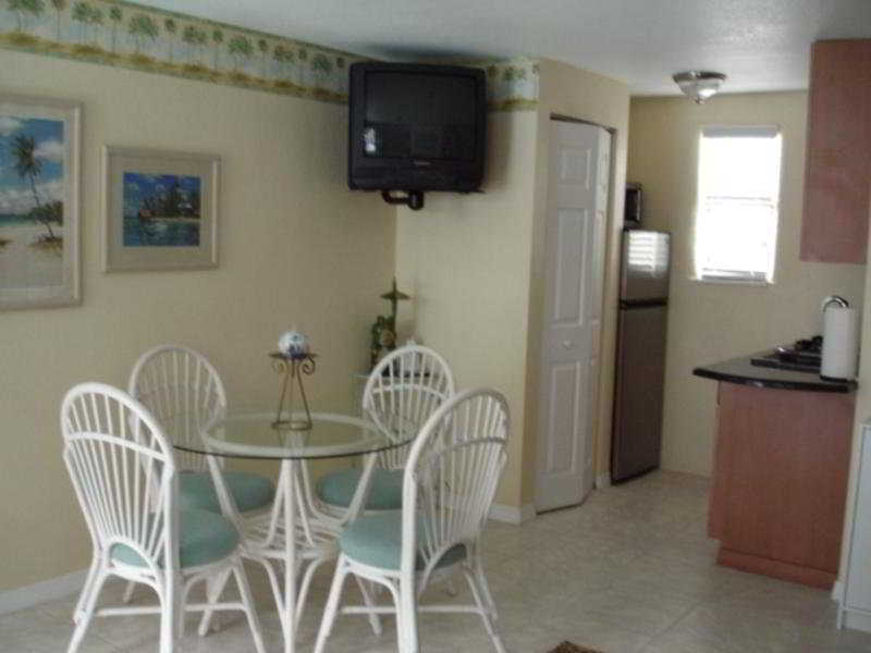Camelot Beach Suites クリアウォーター・ビーチ エクステリア 写真