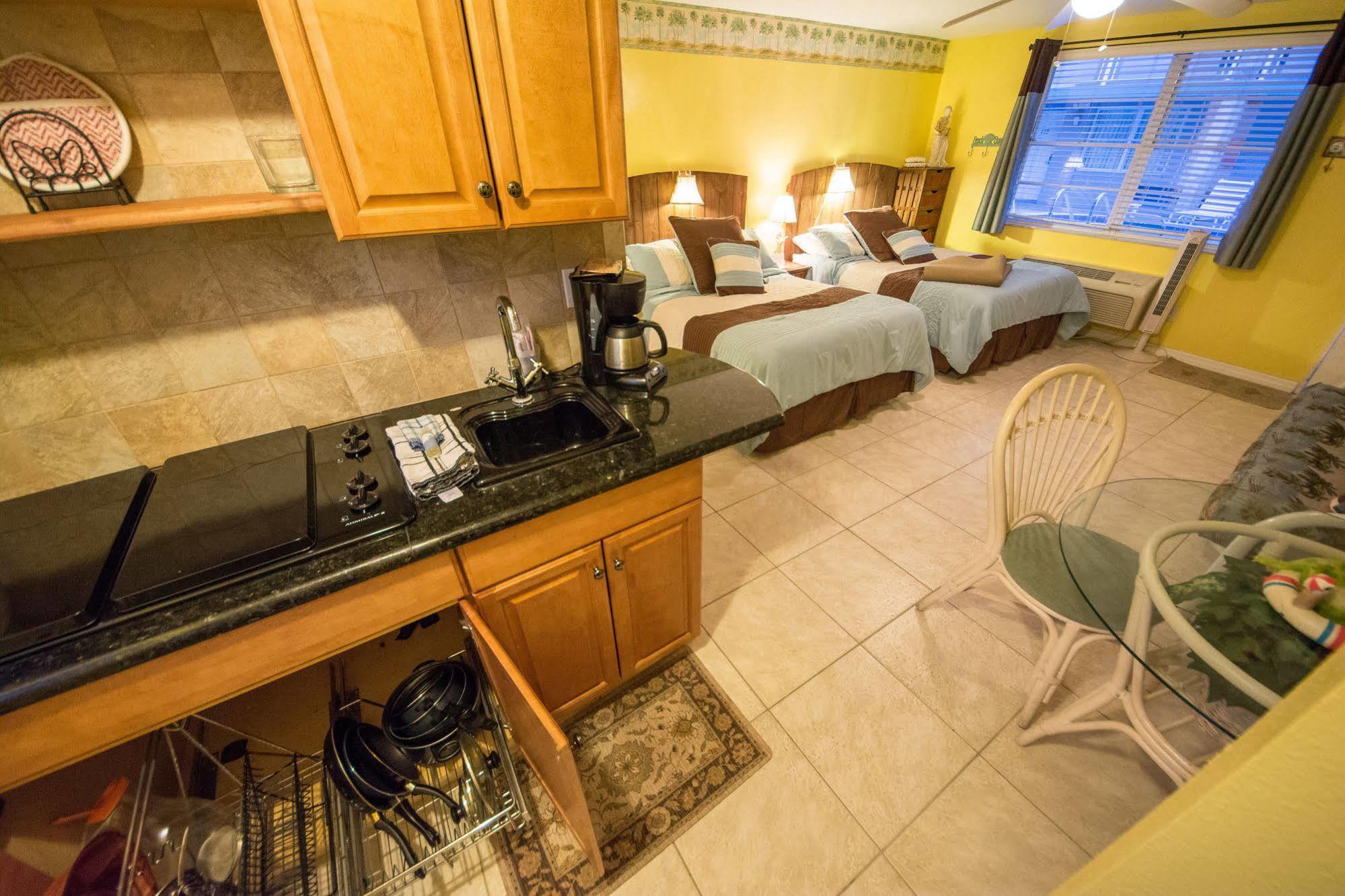 Camelot Beach Suites クリアウォーター・ビーチ エクステリア 写真