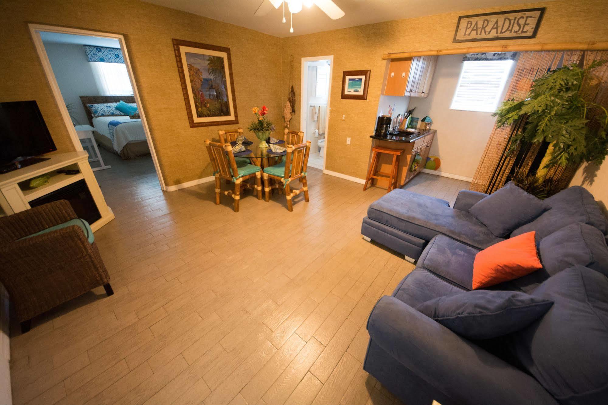Camelot Beach Suites クリアウォーター・ビーチ エクステリア 写真