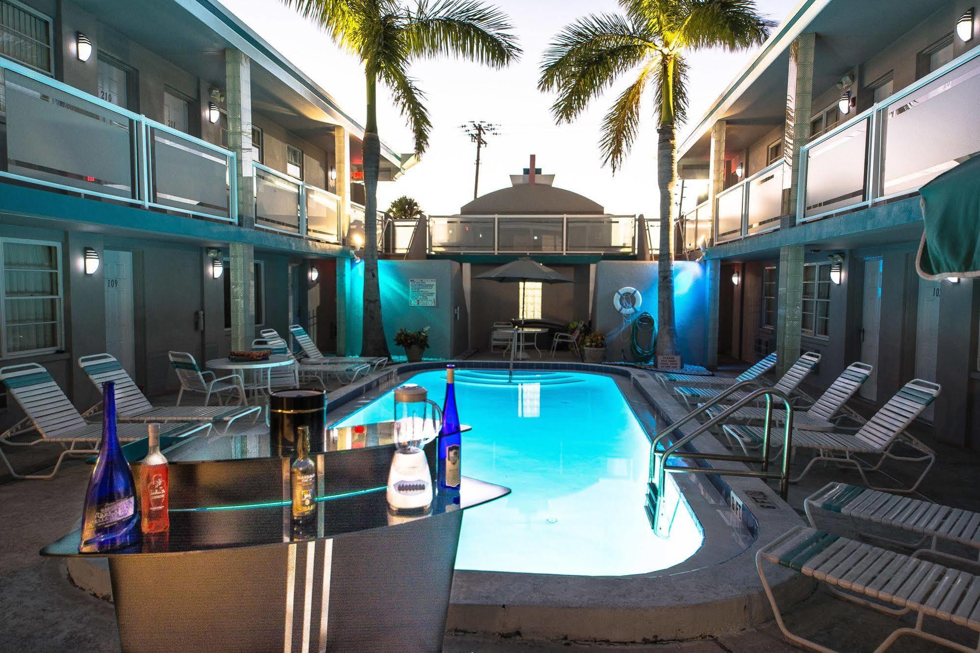 Camelot Beach Suites クリアウォーター・ビーチ エクステリア 写真
