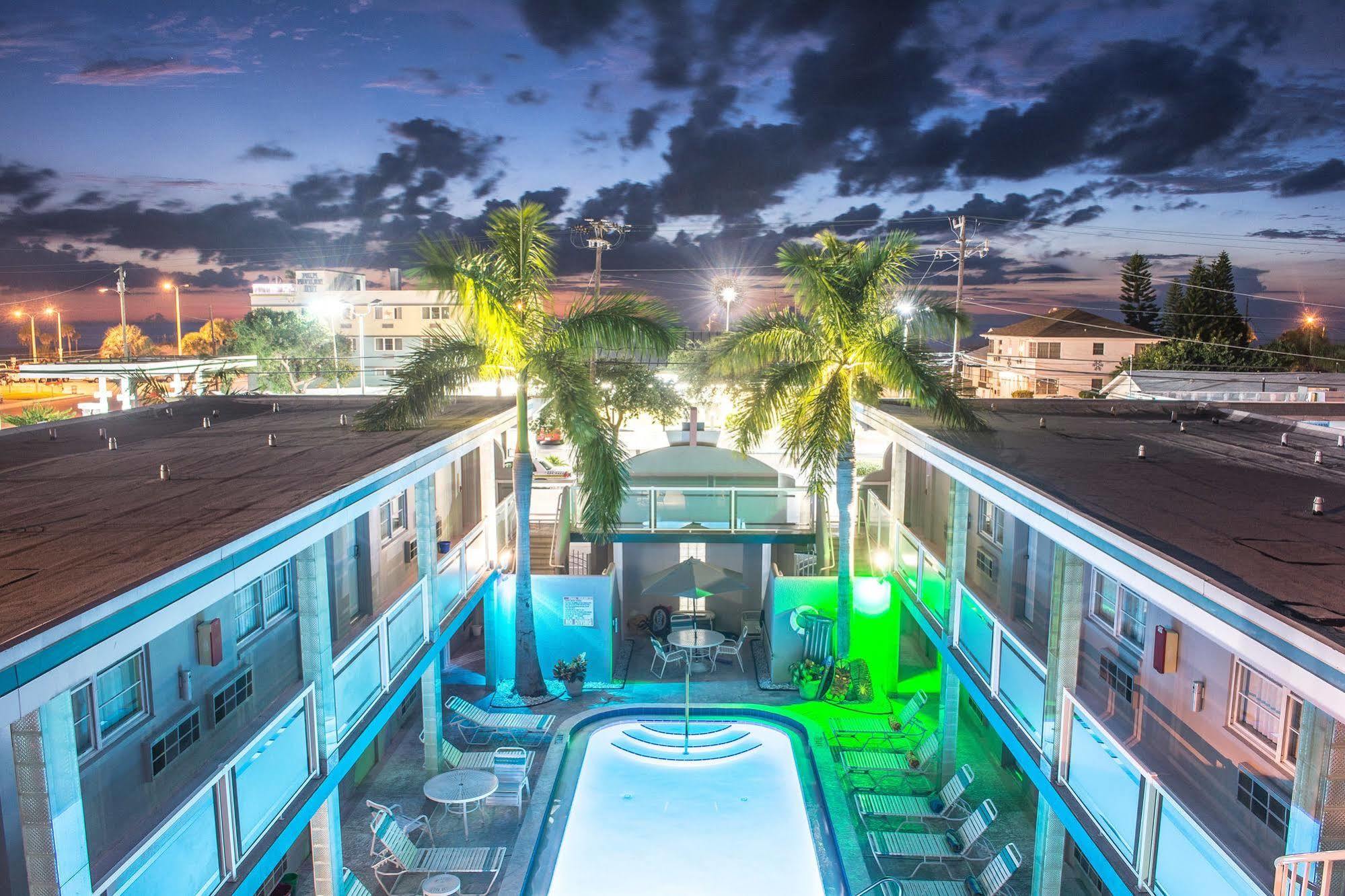Camelot Beach Suites クリアウォーター・ビーチ エクステリア 写真