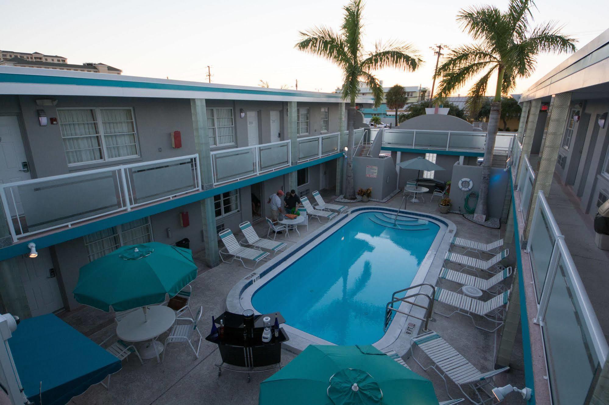 Camelot Beach Suites クリアウォーター・ビーチ エクステリア 写真